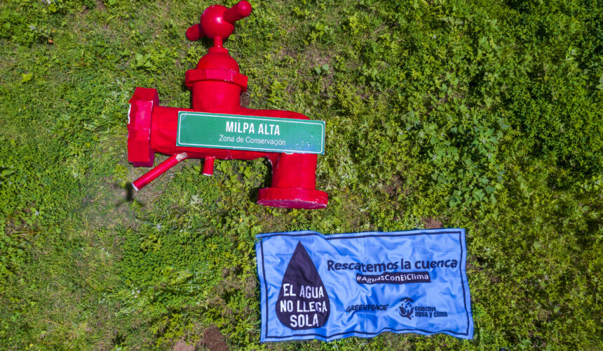 México: Urgen activistas con grifo gigante a restaurar la cuenca del Valle de México